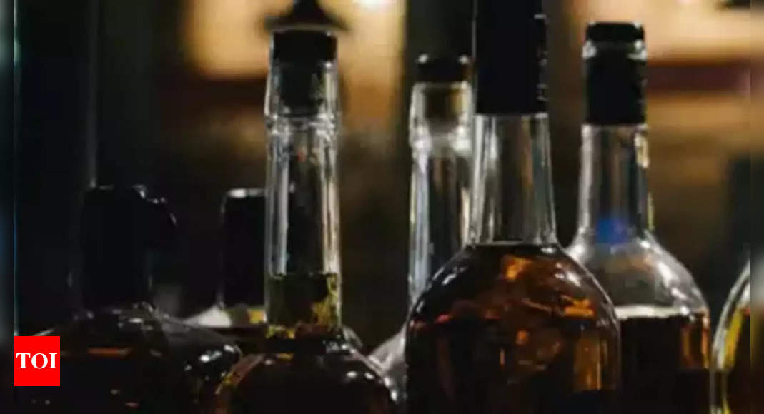 Dark days for Delhi nightclubs over licence to serve liquor | Delhi News