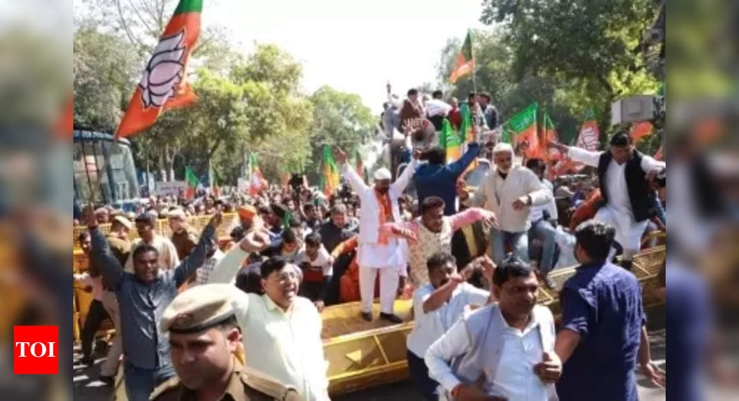 Delhi BJP stages protest, demands sacking of Manish Sisodia as deputy CM over 'snooping scandal' | Delhi News