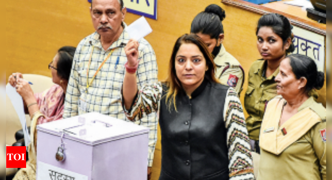 How a single vote brought Delhi MCD house down | Delhi News