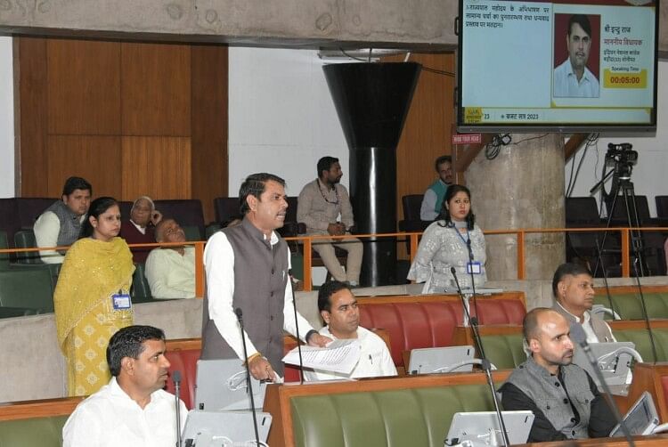 फोटो 35 - विधानसभा सत्र में अपनी बात रखते विधायक इंदुराज नरवाल।