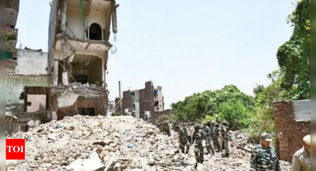 In blazing heat, anger and tears over demolition in east Delhi | Delhi News