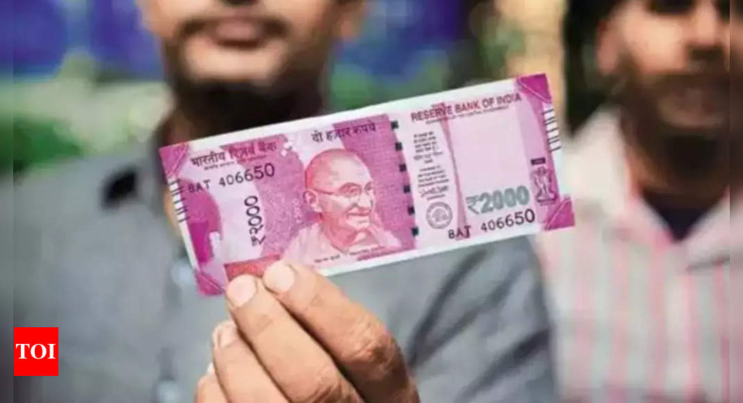 Rupees 2,000 notes exchange: Chaos, confusion on first day in Delhi | Delhi News