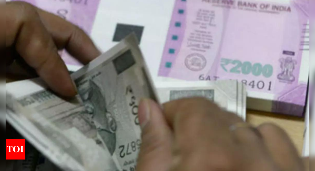 Us Dollar: Rupee falls 18 paise to close at 82.85 against US dollar - Times of India